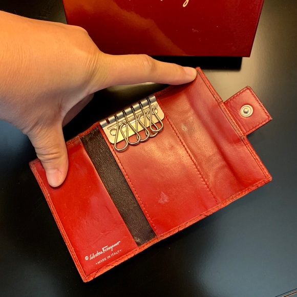 ❤️Salvatore Ferragamo❤️True Red pebble keychain - Picture 3 of 6